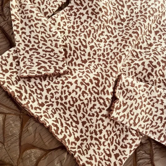 Sweater - Picture 8 of 8